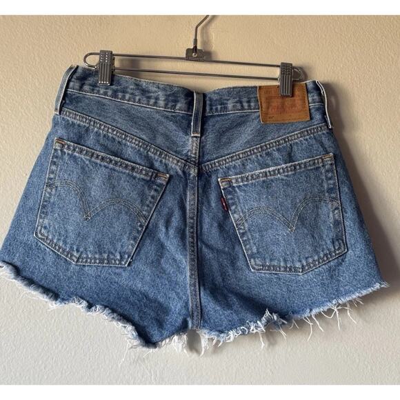 Levi's Premium 501 Cut Off Shorts Women’s Size 26 Distressed Button Fly Denim - Picture 5 of 8